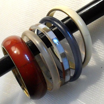 COLLECTION OF CELLULOID AND BAKELITE BANGLES