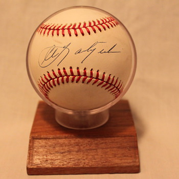 1989 Hall of Fame Carl Yastrzemski Autographed Baseball - Baseball
