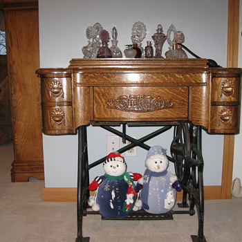UPDATE :  WHITE Sewing Machine Dated 1909