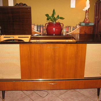 1959 Grundig SO162 Stereo Console - Records