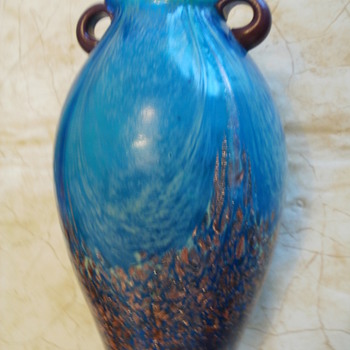 Does anyone know who made this glass vase.  - Art Glass