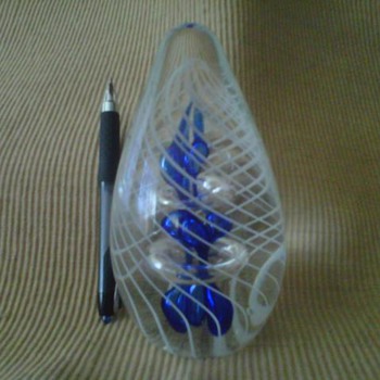 chrsytal paper weight? - Art Glass