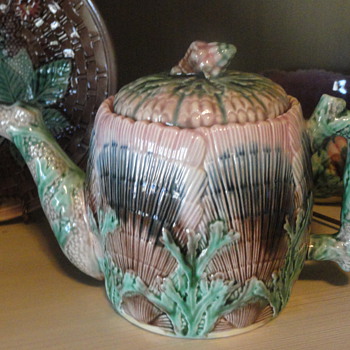 Majolica Etruscan Seashell pattern