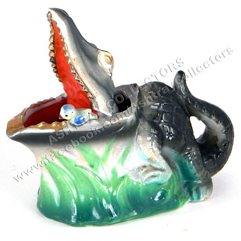 Alligator Nodder Ashtray - Tobacciana
