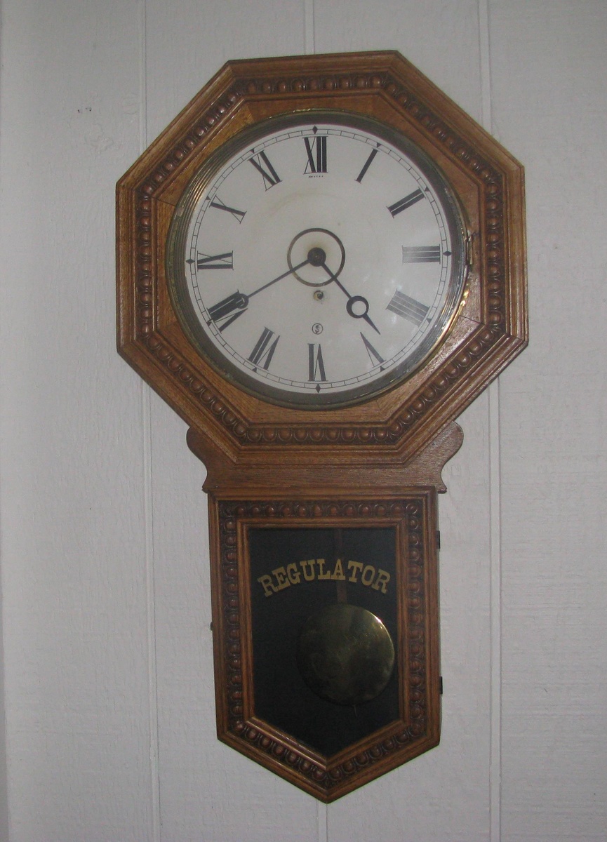 Beaver Creek, Minnesota Railroad depot clock with history Collectors