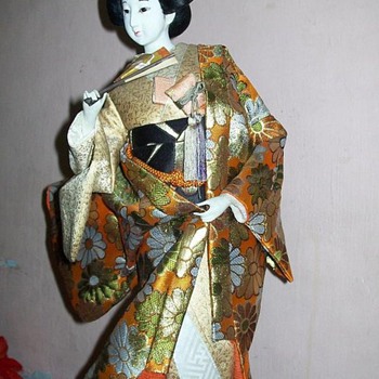 Geisha removing her outer Kimono - Dolls