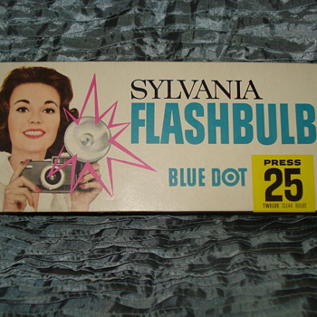 SYLVANIA FLASHBULBS BLUE DOT PRESS 25 12 CLEAR BULBS