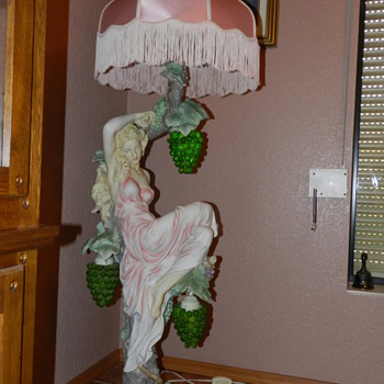 Lady in Grapevine floor lamp - Lamps