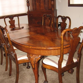 Beautiful Figured Walnut Dining Set - Waring and Gillows? - Furniture