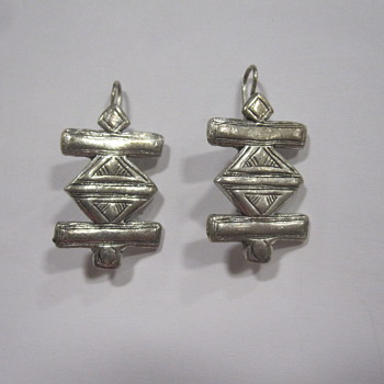 Vintage Cyclope "Green" Earrings - Costume Jewelry