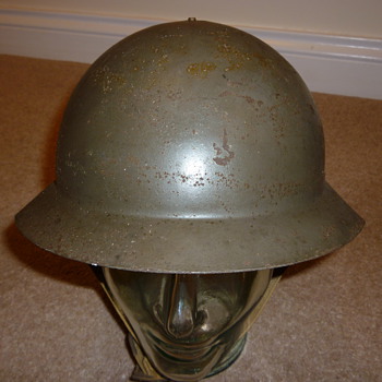 Unusual WW11 helmet - Military and Wartime