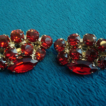 Unsigned Clip On Earrings
