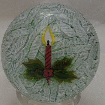 Perthshire Christmas Paperweight 1980 - Art Glass
