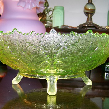 Vaseline Maple Leaf Bowl by Gillinder & Sons - Glassware