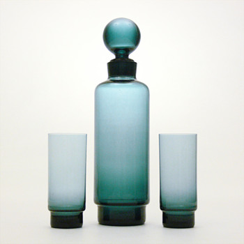 Mistery blue decanter and matching glasses