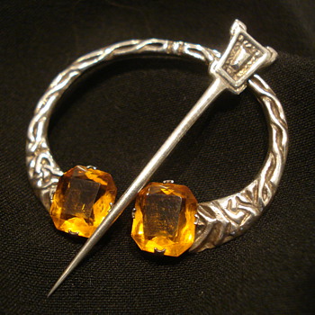 My Pennanular Brooch - Fine Jewelry