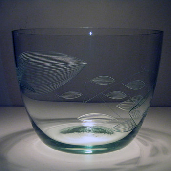 Franck Kaj  Nuutajärvi-Notsjö  Signed Etched Fish bowl