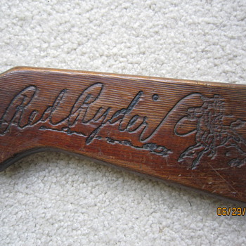 1946-1954 Red Ryder BB Gun No. 111 Model 40 Plymouth MI w/Daisy Bulls Eye BB Shots
