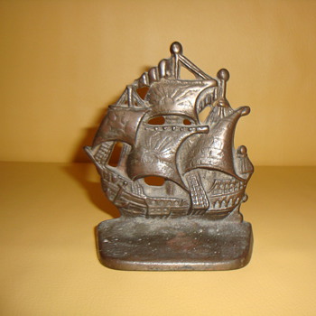 BRONZE SPANISH GALLEON BOOKEND - Books