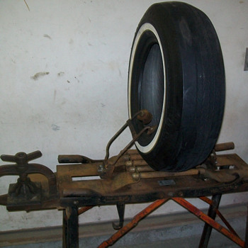 1939 Bowes Seal-Fast tire "check-n-spect" machine - Petroliana
