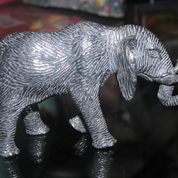 Metal elephant figure - Animals