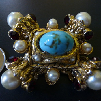 Vintage Brooch - Costume Jewelry