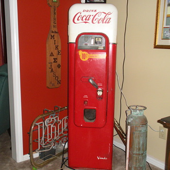 Coke Machine - Vendo 44