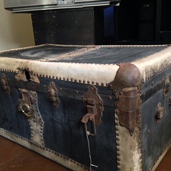 Black & white Trunk Chest (Leather)? - Furniture