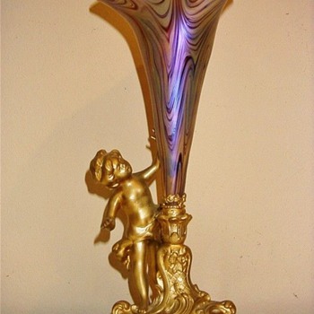 Art Nouveau Kralik Corrugated Iridescent Jugendstil Cupid Trumpet Vase - Art Glass