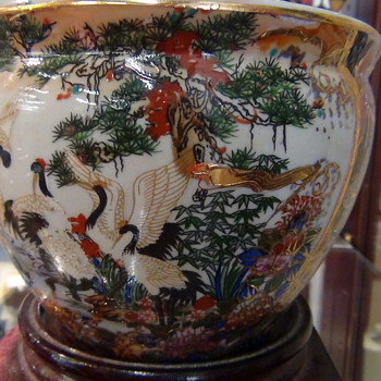 Royal Satsuma Oriental Pot With 22 Carrot Gold Leaf From The 1800's