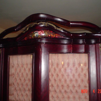 Trouble Identifying This Curved Glass Cabinet