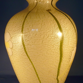 UNIDENTIFIED GORGEOUS GLASS VASE, can you help me ? - Art Glass