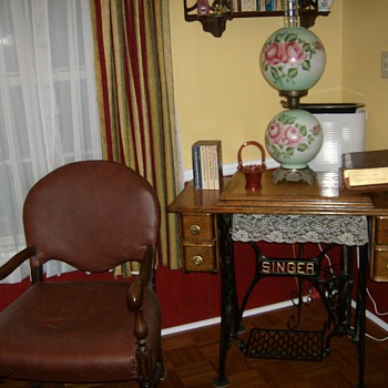 Vintage Singer Sewing Machine - Sewing