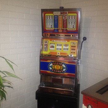 1980 Universal 3400 series one arm bandit