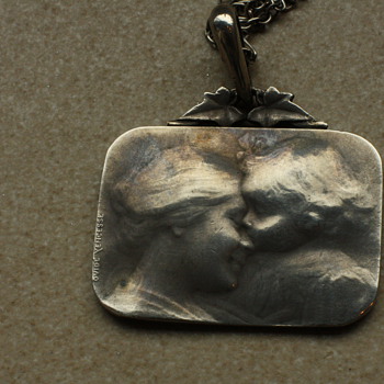 Silver Ovide Yencesse mother and child pendant - Fine Jewelry