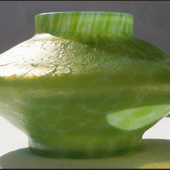 Small Diana Cieste Vase Loetz  or Kralik   ??? 