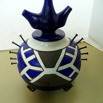 Mystery abstract Art Pottery signed “DS” Japanese? Any ideas? - Asian