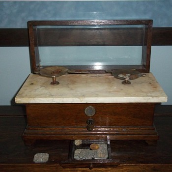 Balance scale