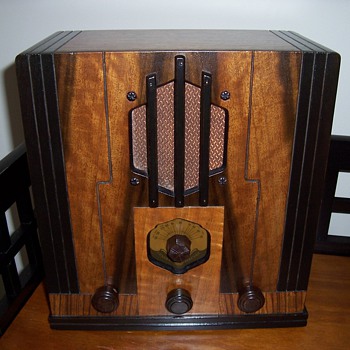1930's General Electric Wooden Radio