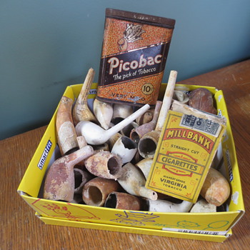 Old pipes found in Halifax harbour Nova Scotia Canada - Tobacciana