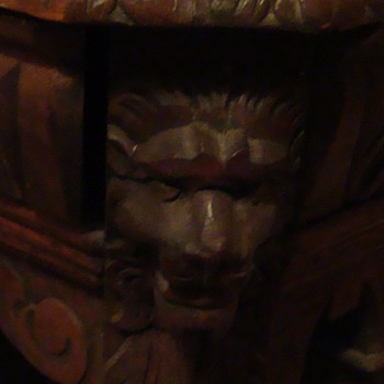lion head desk
