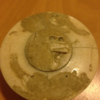 A lovely old Ivory box with monkeys  - Animals