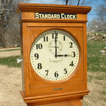 UNION PACIFIC No. 73 RAILROAD STATION OAK SELF WINDING CLOCK NY - Clocks