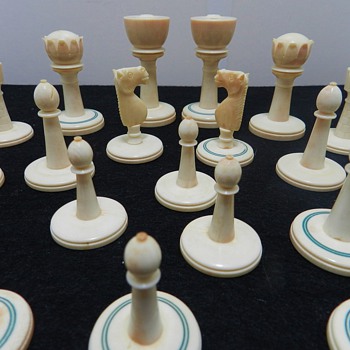 Antique Ivory Chess Set - Origins? Age? - Games