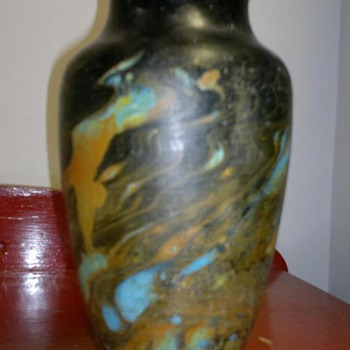  Beautiful old vase    with birds 