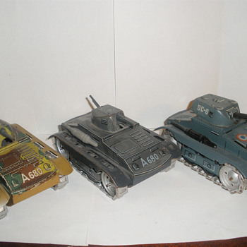 Arnold Tanks, pre, mid, and post war models. Tin wind up.  - Model Cars
