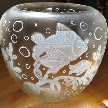 Old Cameo-type Vase w/ Contemporary style Fish Images,~1950's`60's?~any guess on the maker?? - Art Glass