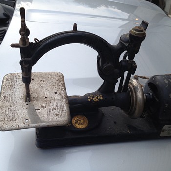 Wilcox and Gibbs sewing machine - Sewing
