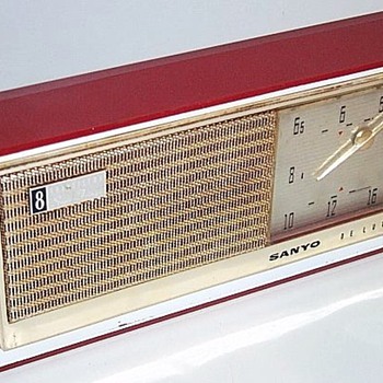 1960 Sanyo Model 8C Transistor Radio