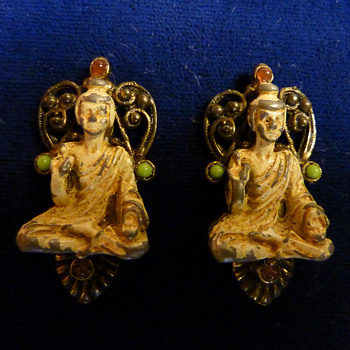 Unknown Two Pins - Costume Jewelry